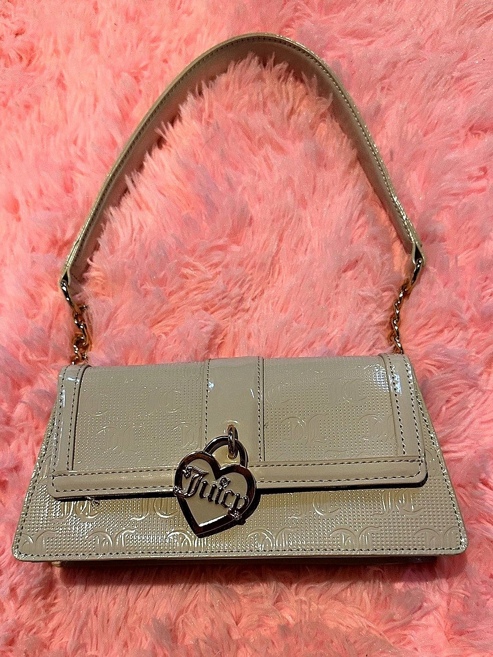 Juicy Couture Logo-Embossed Heart-Pendant Shoulder Bag Beige